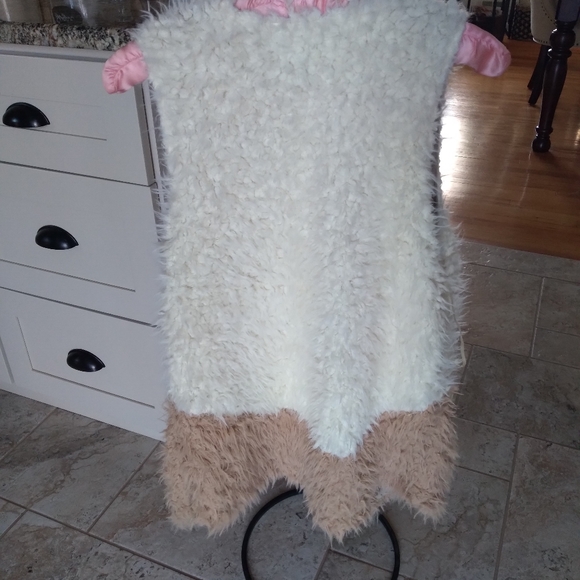 Faux Fur Vest - Picture 2 of 5